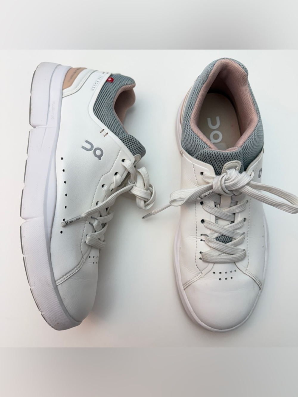 On Women's The Roger Advantage Sneaker, Size 7.5